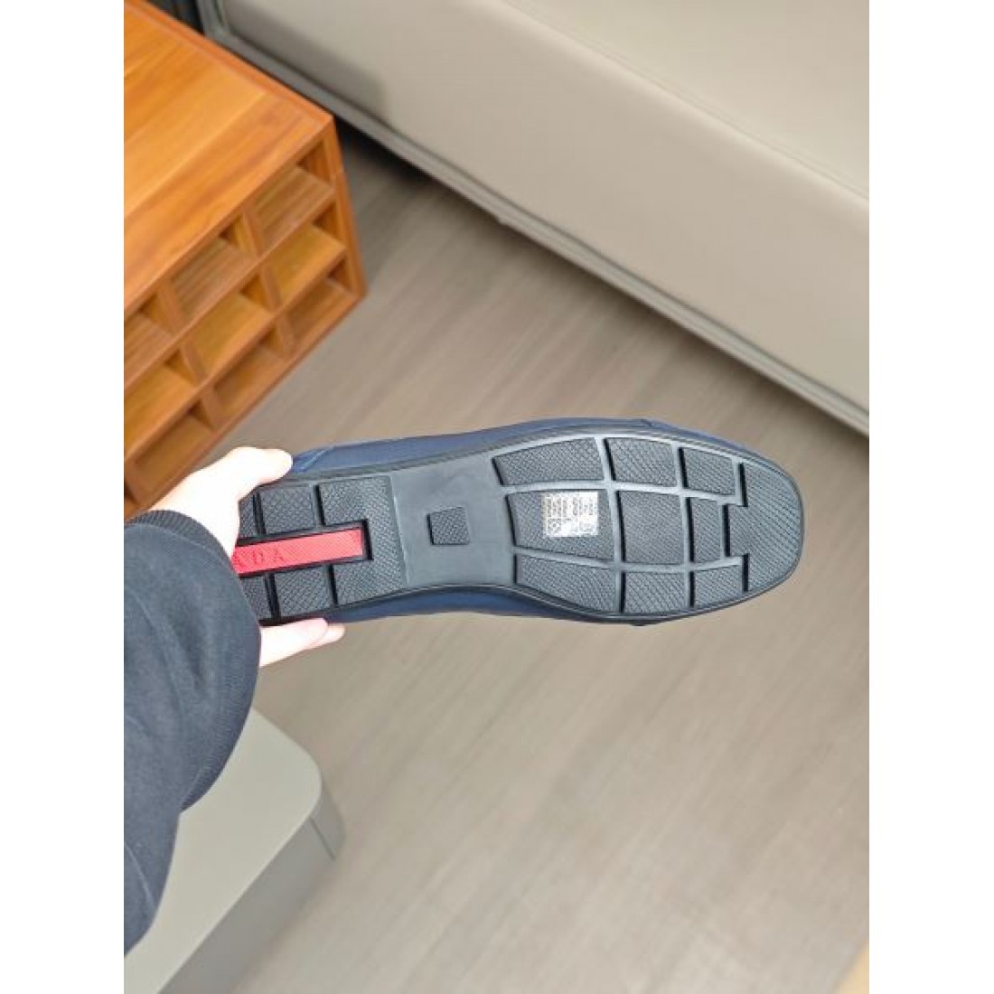 自分へのご褒美に PRADA プラダ コピー スニーカー ギフトにも最適