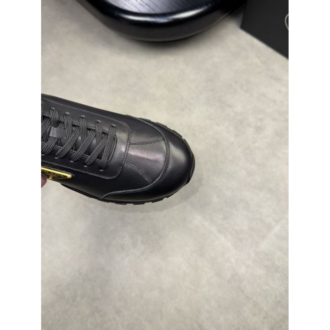 注目度抜群のPRADA プラダ コピー スニーカー 軽やかでスタイリッシュな仕上がり