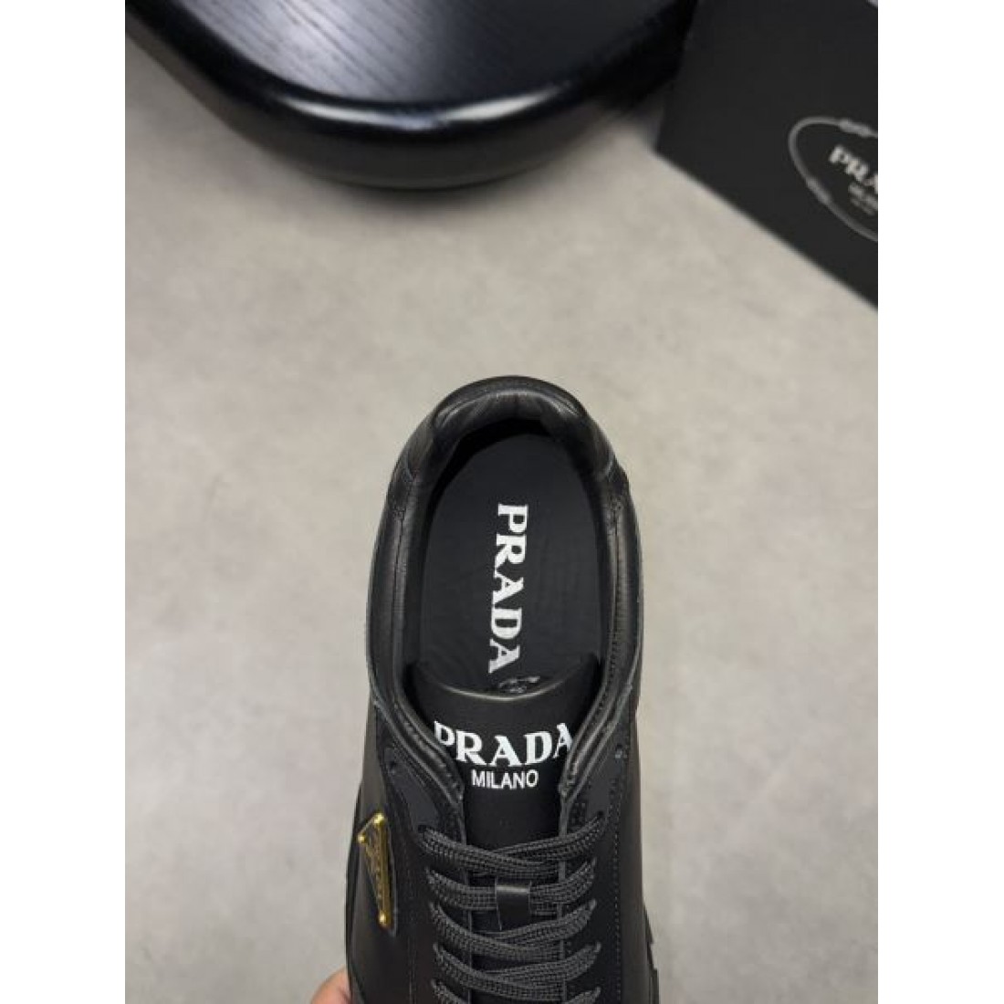 注目度抜群のPRADA プラダ コピー スニーカー 軽やかでスタイリッシュな仕上がり
