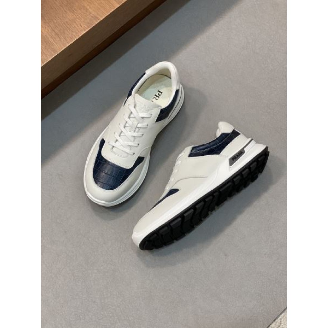 PRADA プラダ コピー スニーカー 大人のカジュアルを格上げする快適で上質な