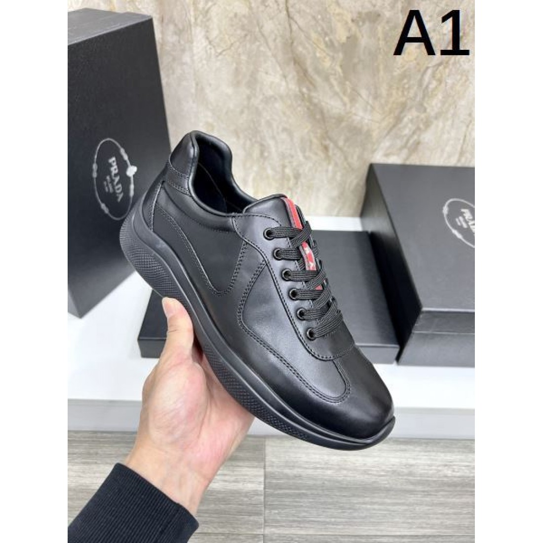 人気急上昇のPRADA プラダ コピー スニーカー モード感漂うスタイリッシュな一足