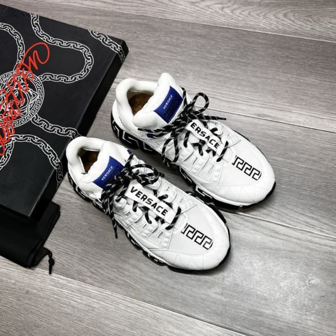 これは買い VERSACE ヴェルサーチェ コピー スニーカー お洒落さん必携