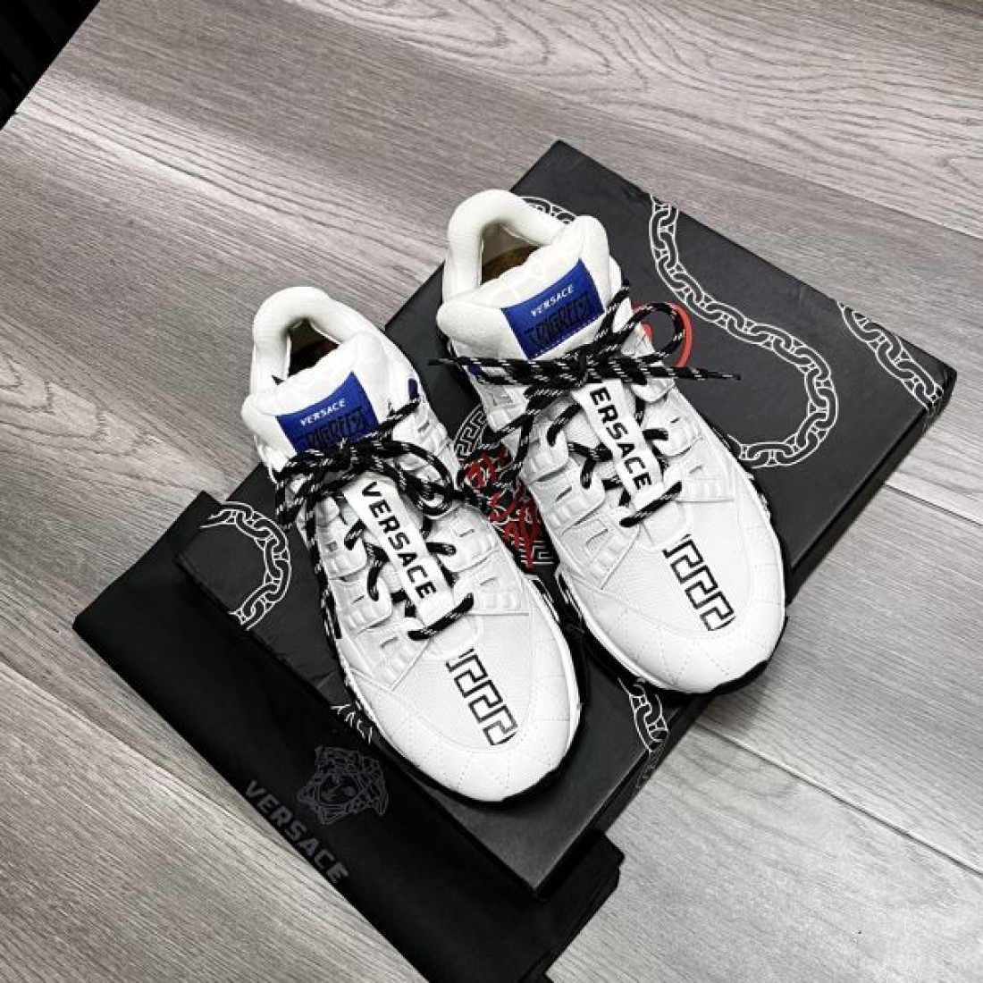 これは買い VERSACE ヴェルサーチェ コピー スニーカー お洒落さん必携