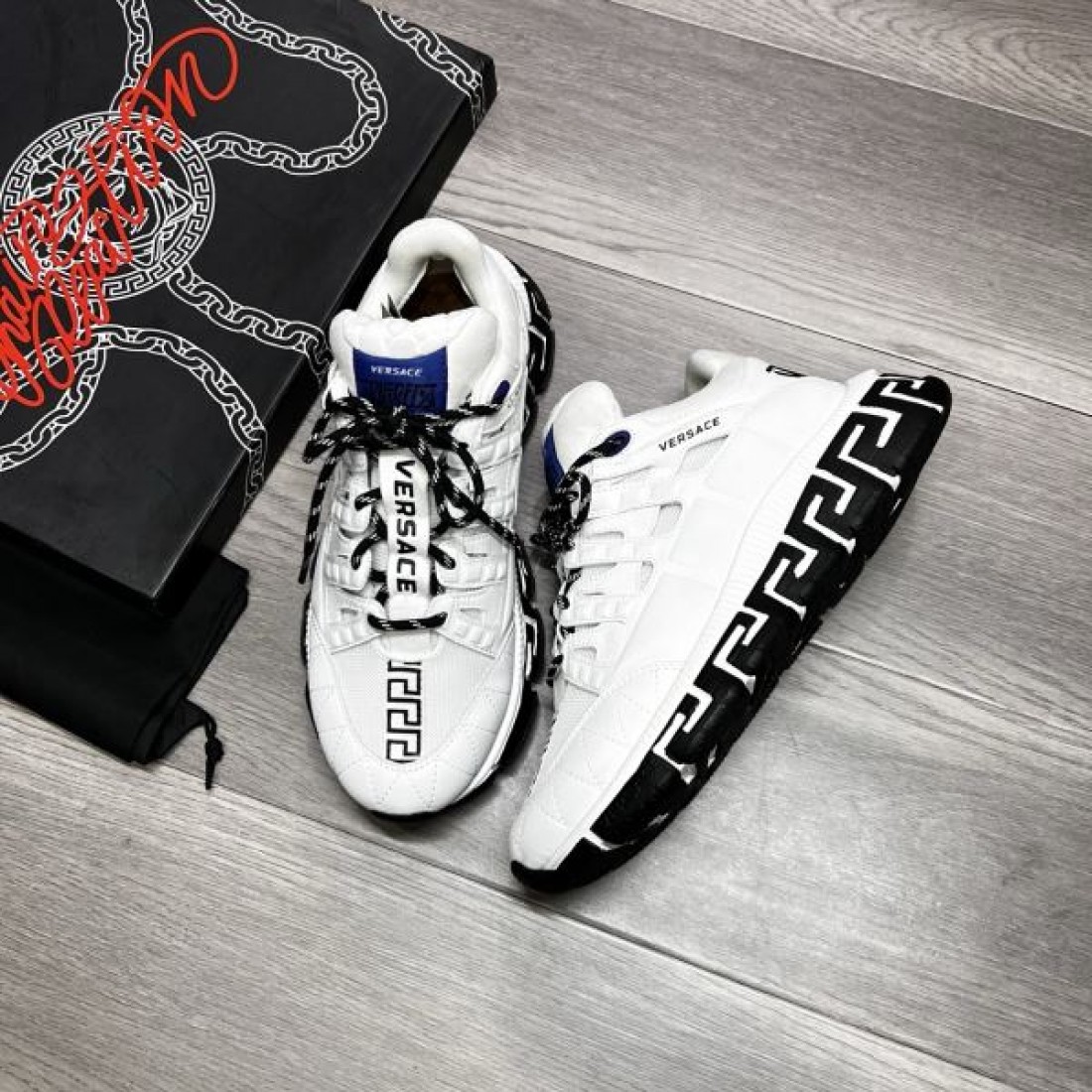 これは買い VERSACE ヴェルサーチェ コピー スニーカー お洒落さん必携