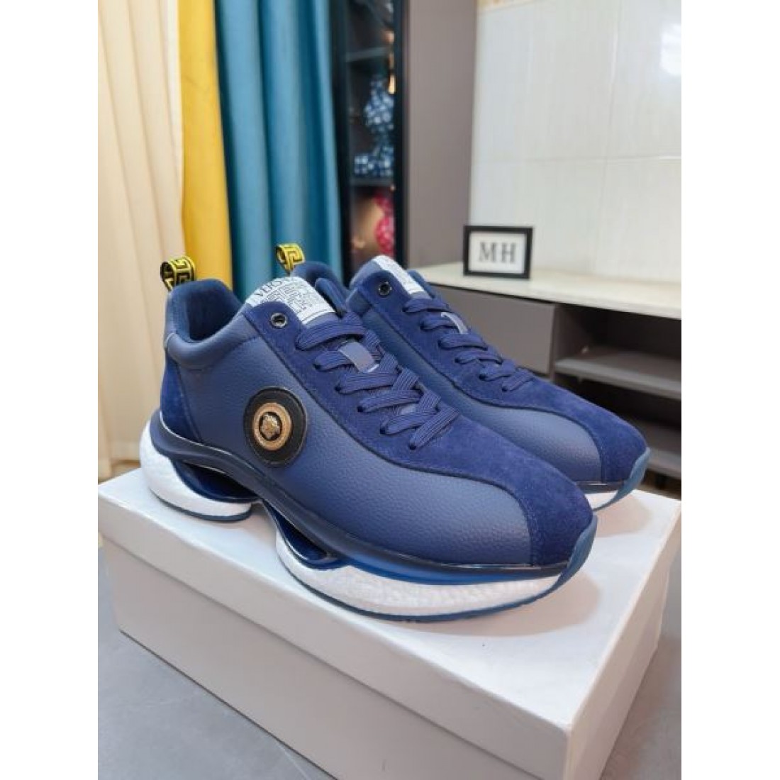 見逃し厳禁 VERSACE ヴェルサーチェ コピー スニーカー 迷わずゲット