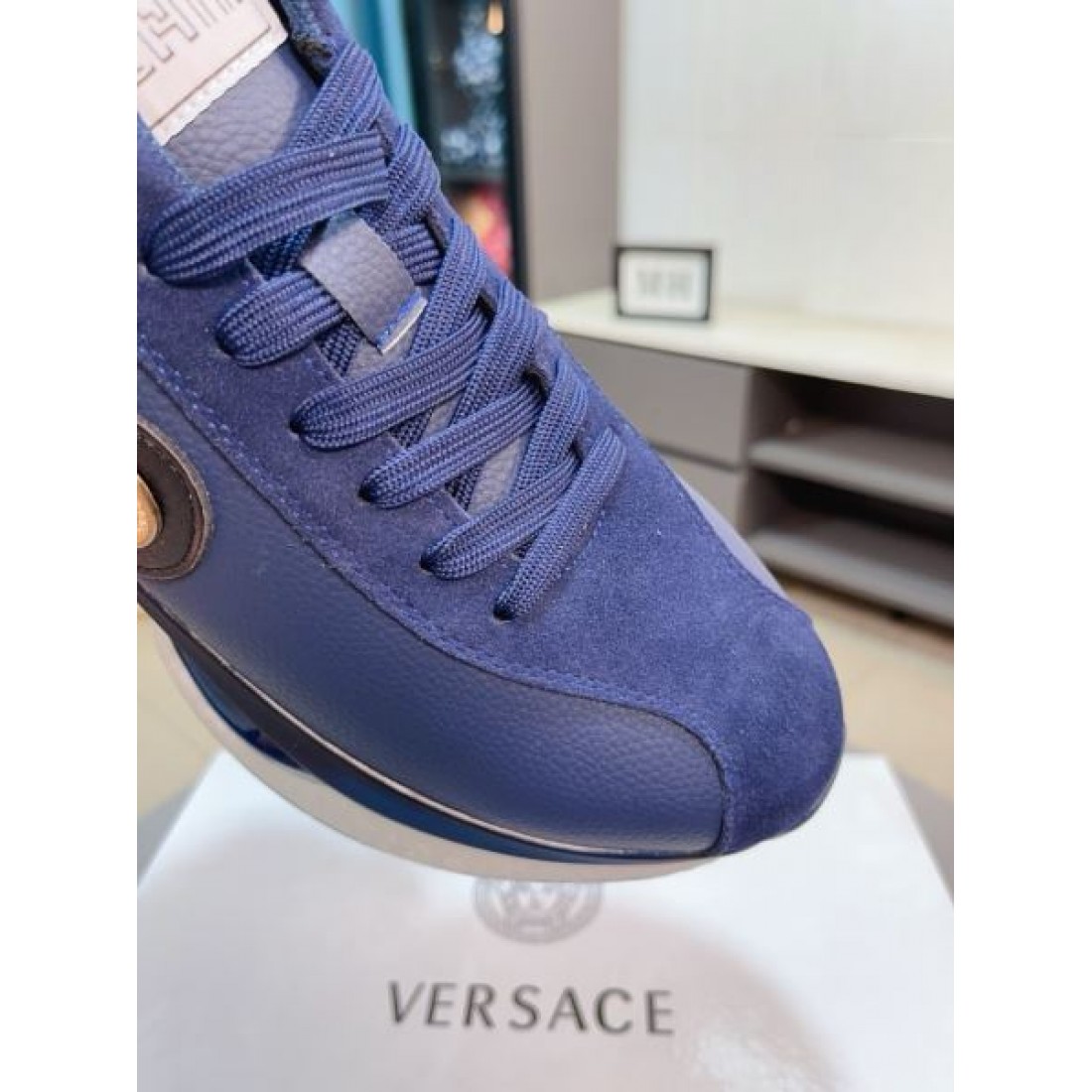 見逃し厳禁 VERSACE ヴェルサーチェ コピー スニーカー 迷わずゲット