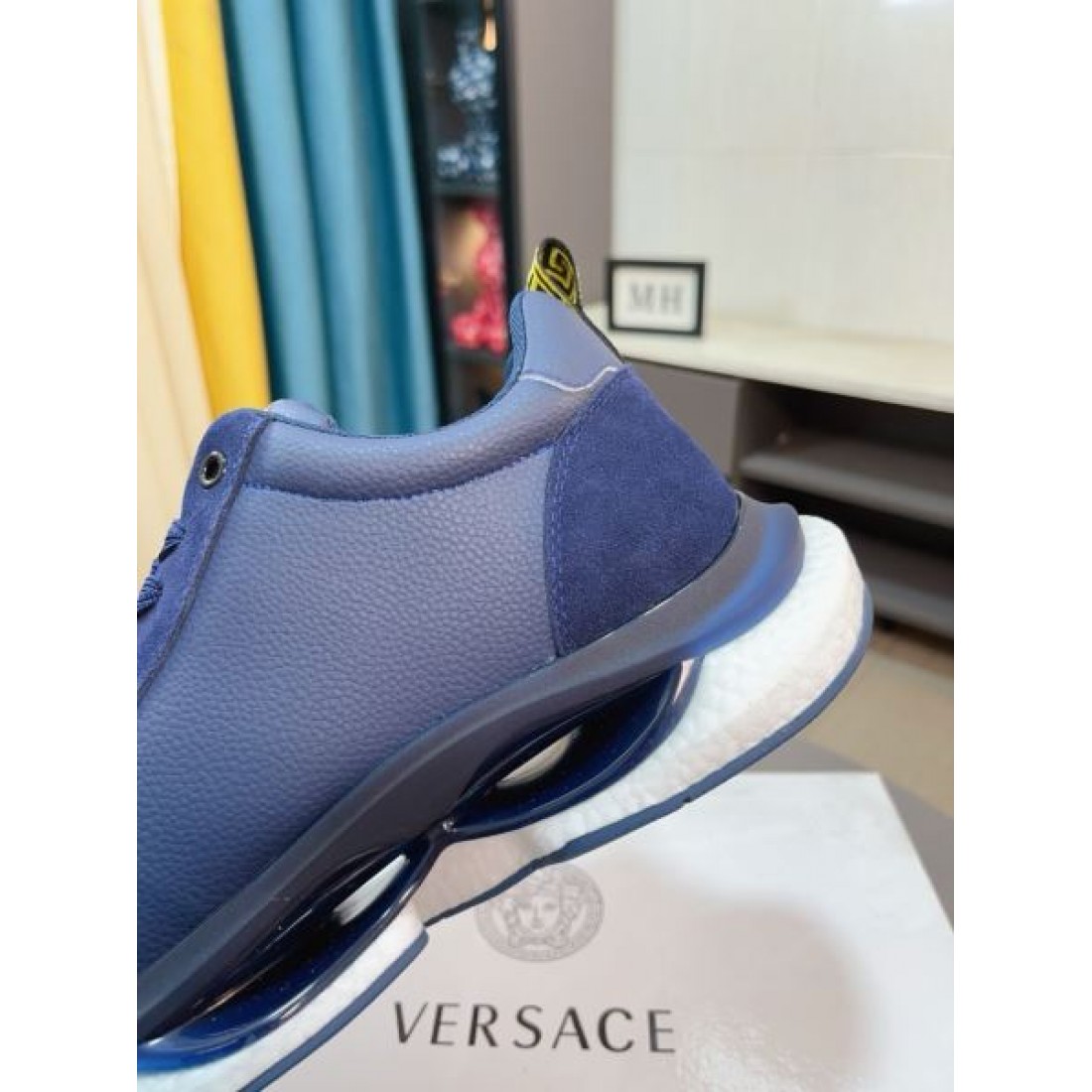 見逃し厳禁 VERSACE ヴェルサーチェ コピー スニーカー 迷わずゲット