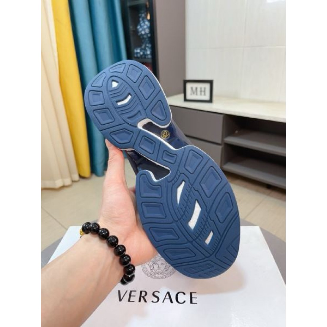 見逃し厳禁 VERSACE ヴェルサーチェ コピー スニーカー 迷わずゲット