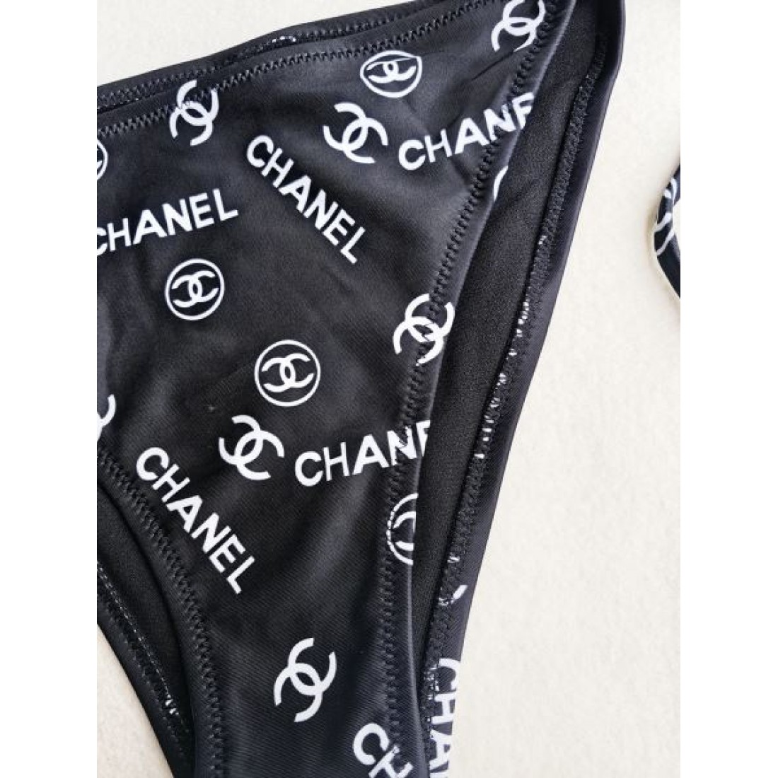 洗練されたシンプルな CHANEL シャネル スーパー コピー 水着 モダンな魅力