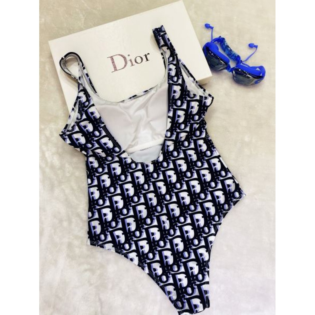 魅惑的な曲線美 DIOR ディオール スーパー コピー 水着 上品さと快適さの融合