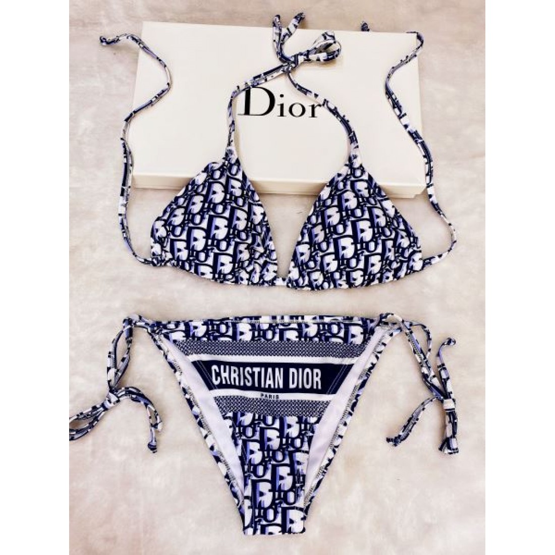  DIOR ディオール スーパー コピー 水着 洗練されたカッティングと華やかな雰囲気