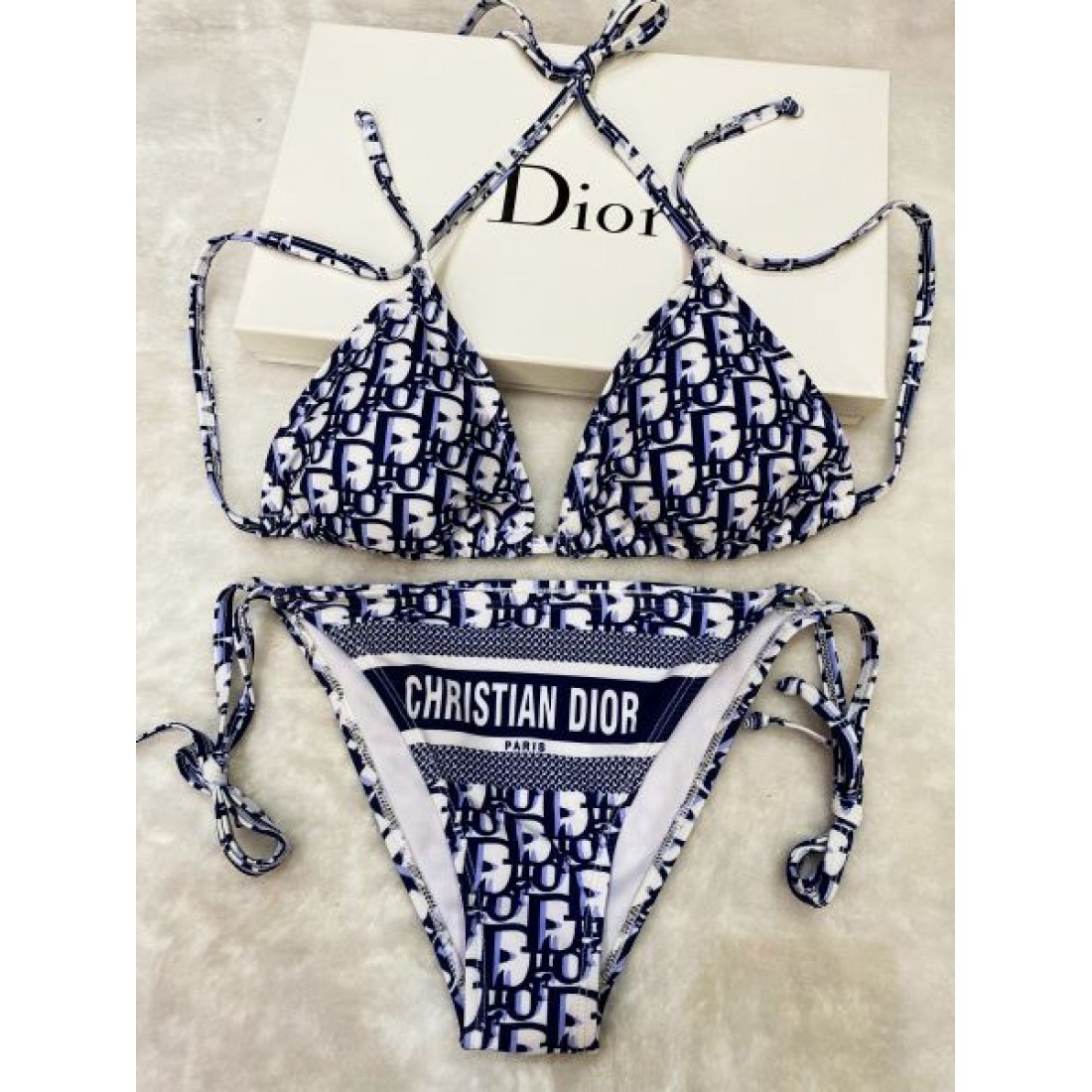  DIOR ディオール スーパー コピー 水着 洗練されたカッティングと華やかな雰囲気
