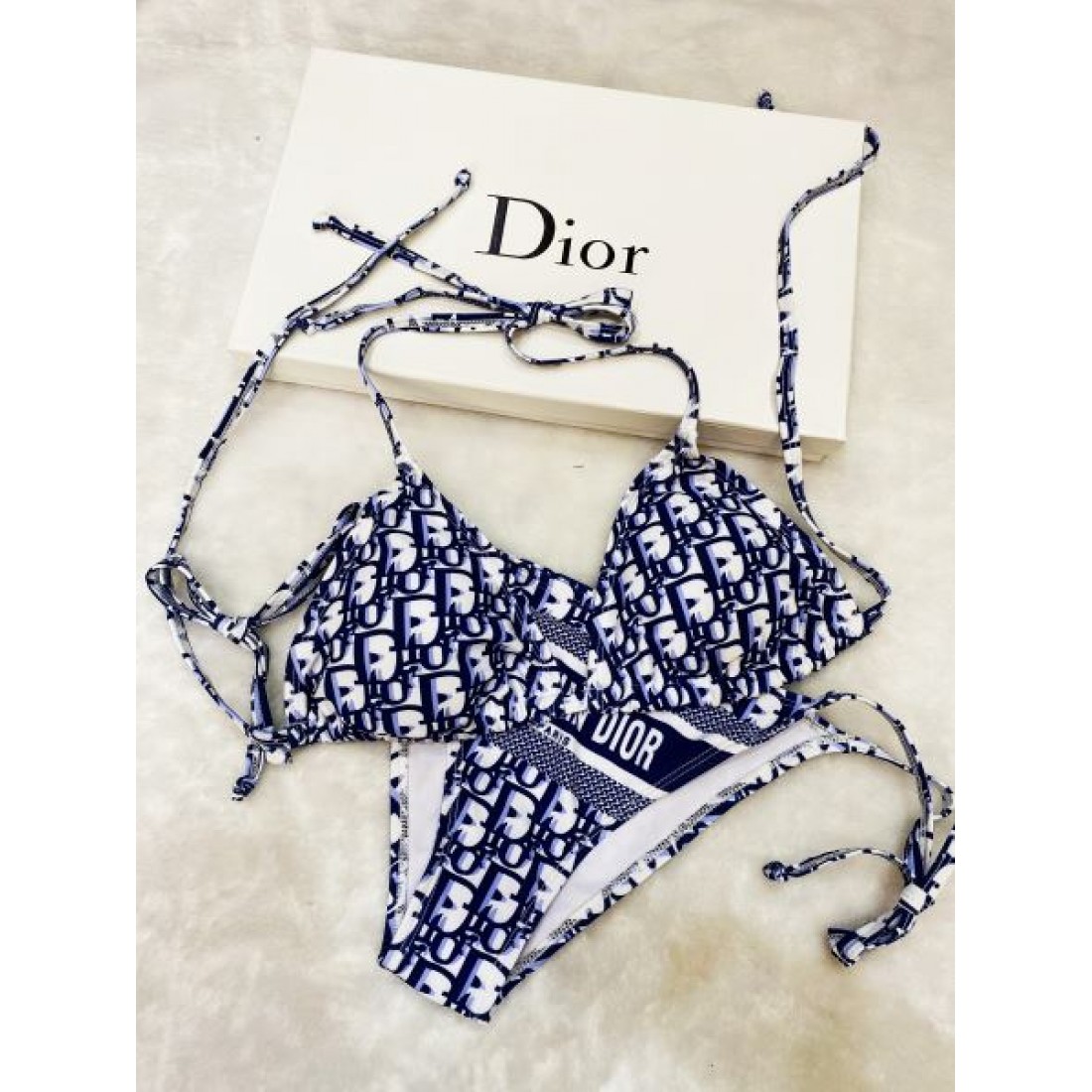  DIOR ディオール スーパー コピー 水着 洗練されたカッティングと華やかな雰囲気