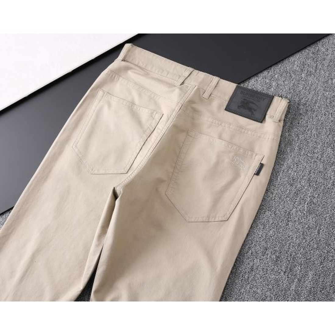 シックな色合い BURBERRY スーパーコピー カジュアルパンツ 売り切れ必至
