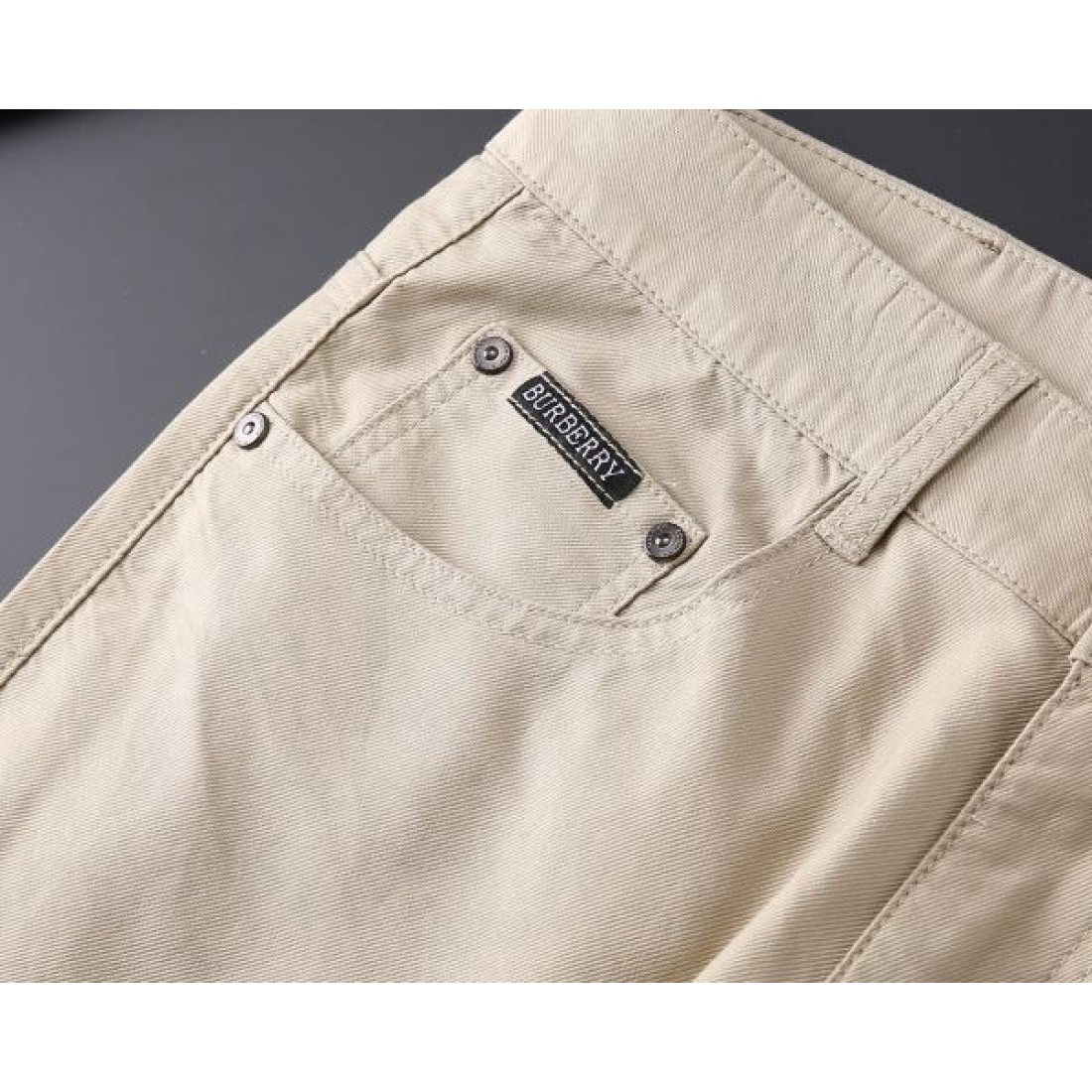シックな色合い BURBERRY スーパーコピー カジュアルパンツ 売り切れ必至