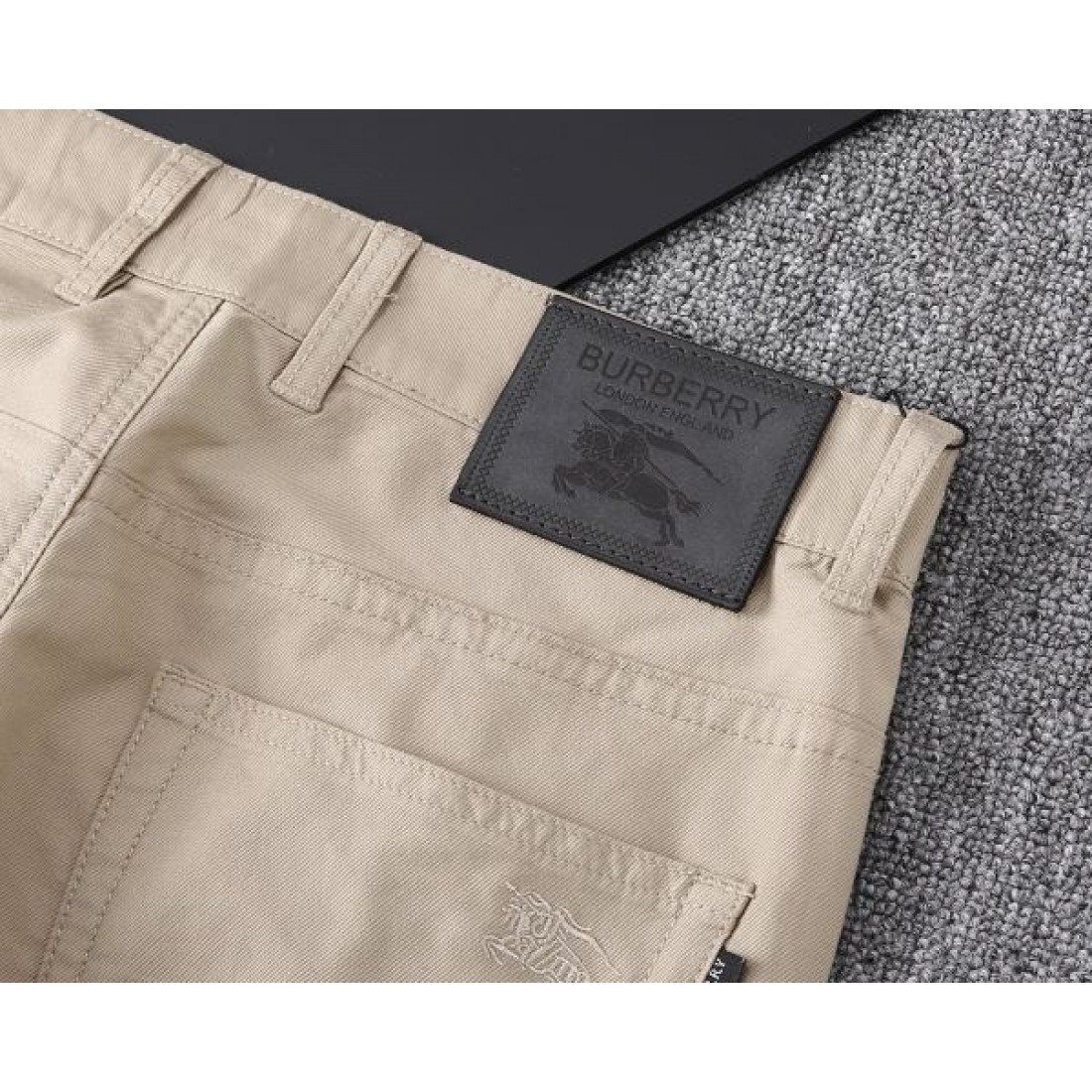シックな色合い BURBERRY スーパーコピー カジュアルパンツ 売り切れ必至