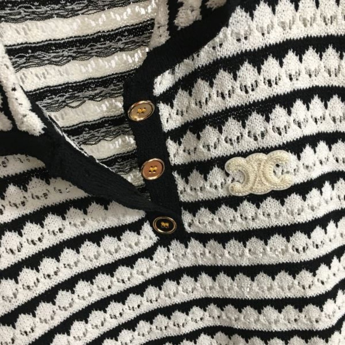 CHANEL スーパーコピー ストライプ半袖 ロゴ 着心地のいいサイズ感 シャネル