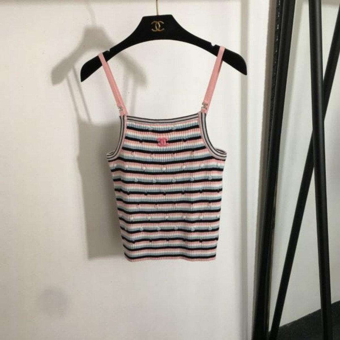 CHANEL スーパーコピー キャミソール ロゴ 夏の暑い日にも快適に シャネル