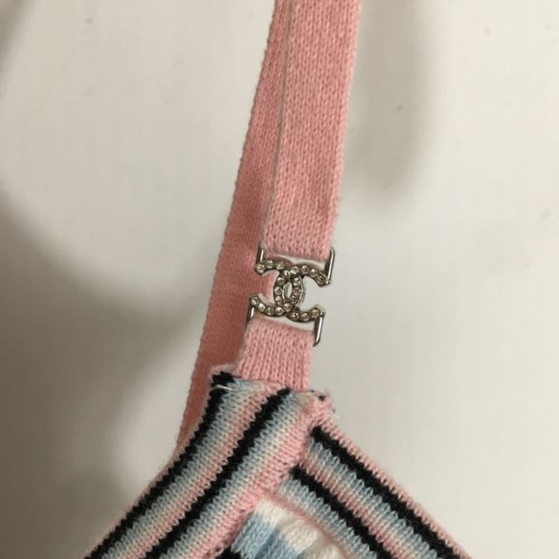 CHANEL スーパーコピー キャミソール ロゴ 夏の暑い日にも快適に シャネル