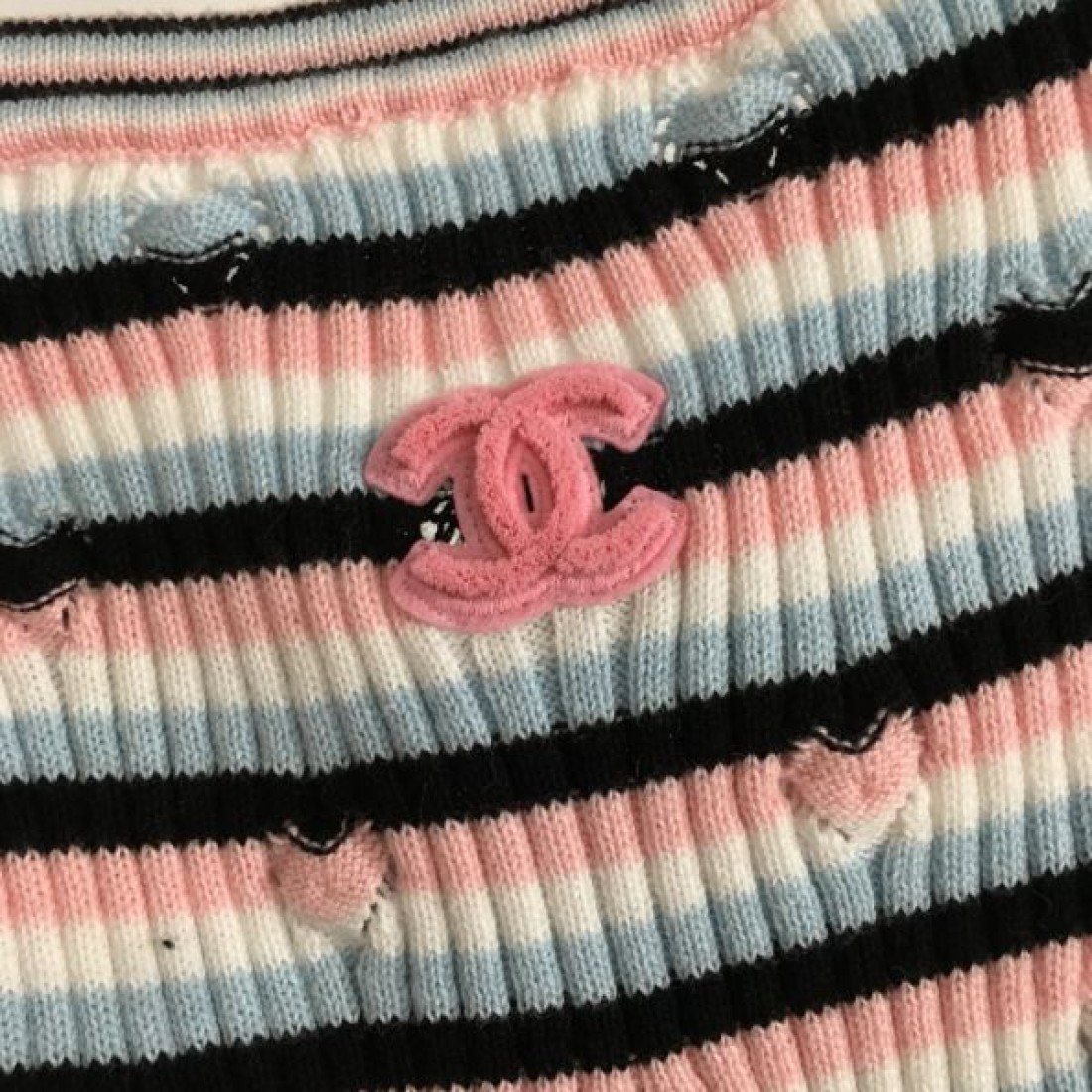 CHANEL スーパーコピー キャミソール ロゴ 夏の暑い日にも快適に シャネル