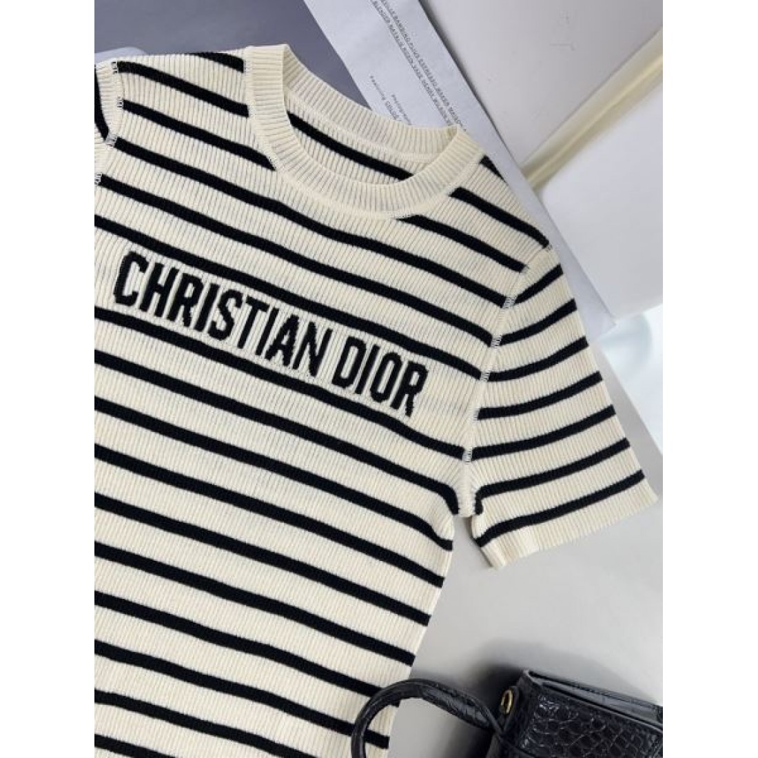 DIOR スーパーコピー ニット半袖 ロゴ 大人の雰囲気たっぷり ディオール