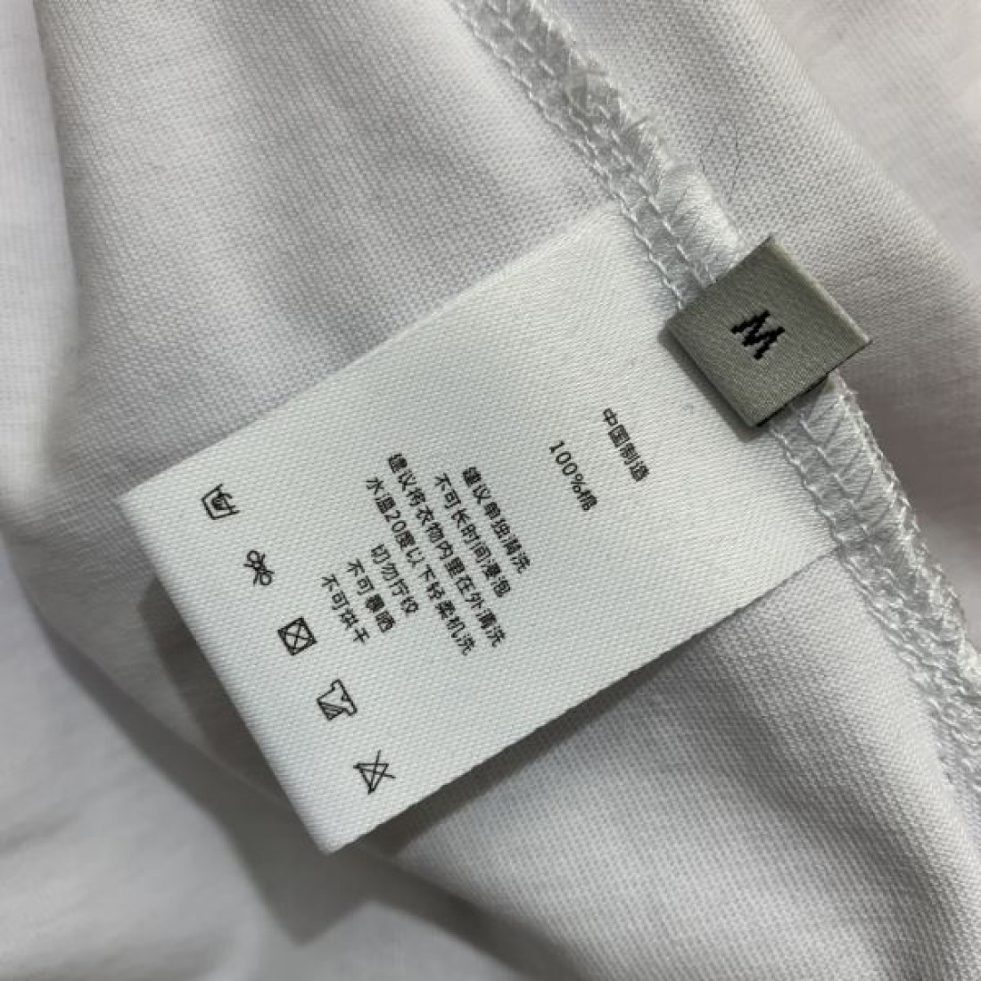 LOUIS VUITTON ルイヴィトン コピー 半袖Tシャツで叶える モダンでシンプルな