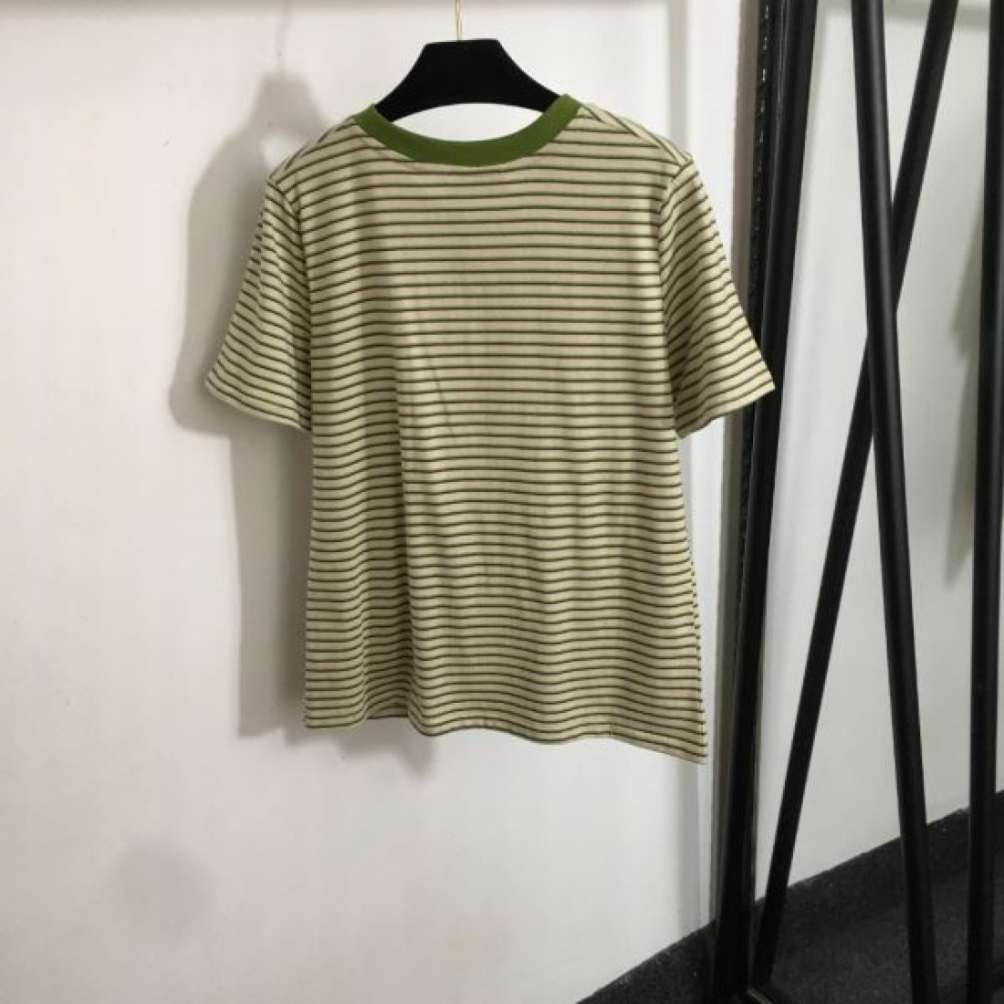 圧倒的人気を誇る MIU MIU ミュウミュウ コピー 半袖Tシャツ トレンドを先取り