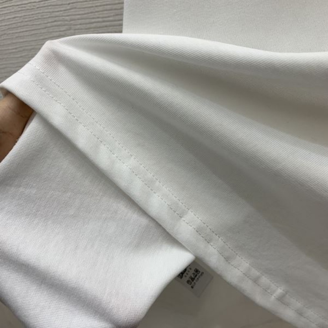 PRADA スーパーコピー 半袖Tシャツ ロゴ 目が離せない夏季新作 プラダ