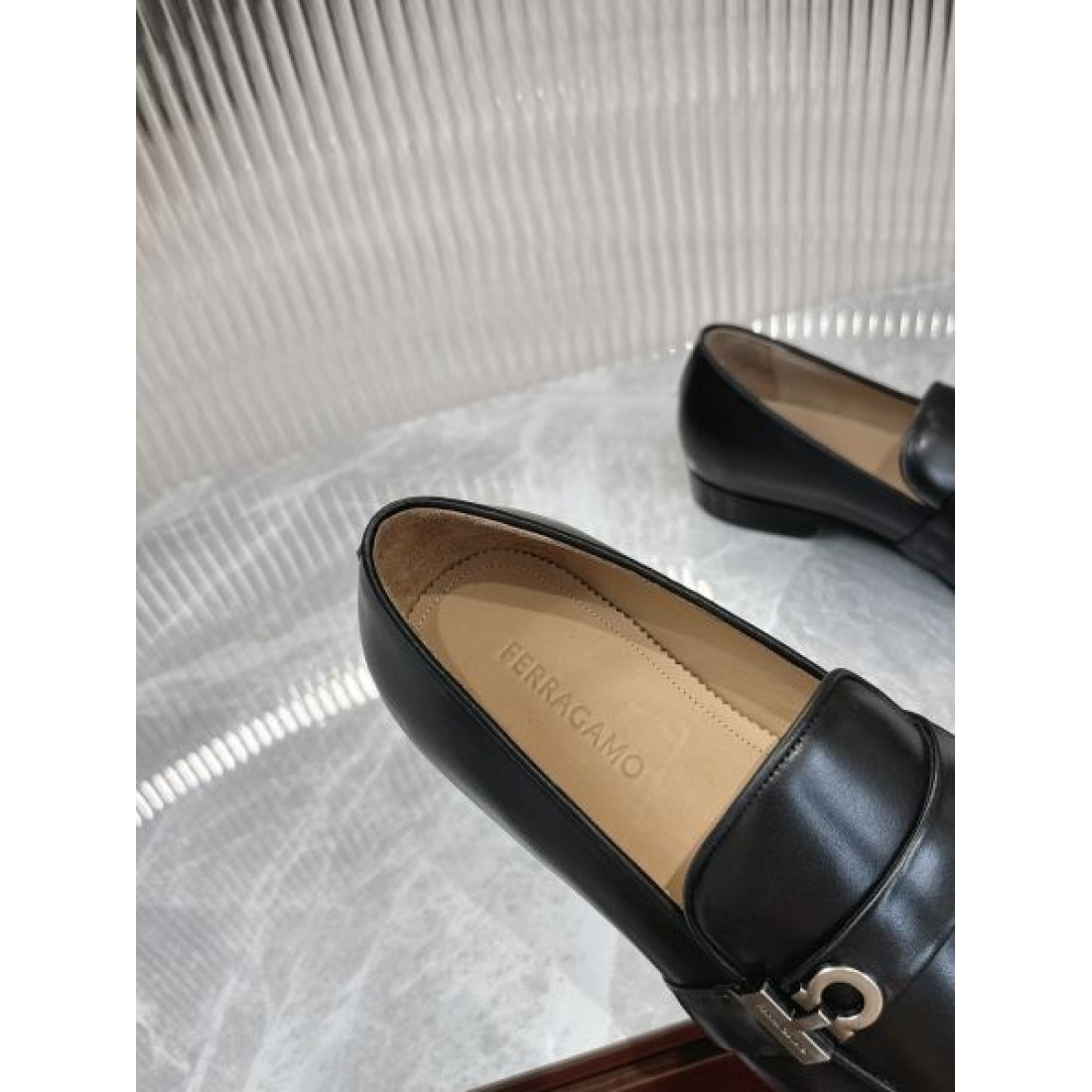 サルヴァトーレ コピー ビジネスシューズ FERRAGAMO 独特な雰囲気と贅沢感