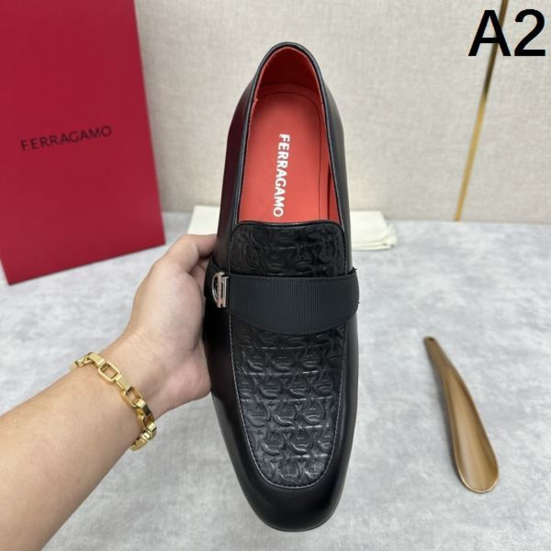 落ち着きある FERRAGAMO サルヴァトーレ フェラガモ コピー ビジネスシューズ で魅力を纏う