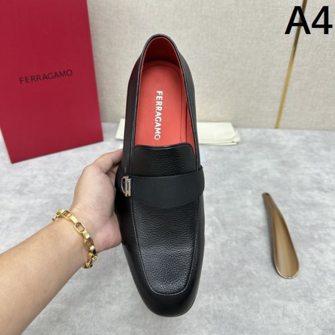 落ち着きある FERRAGAMO サルヴァトーレ フェラガモ コピー ビジネスシューズ で魅力を纏う