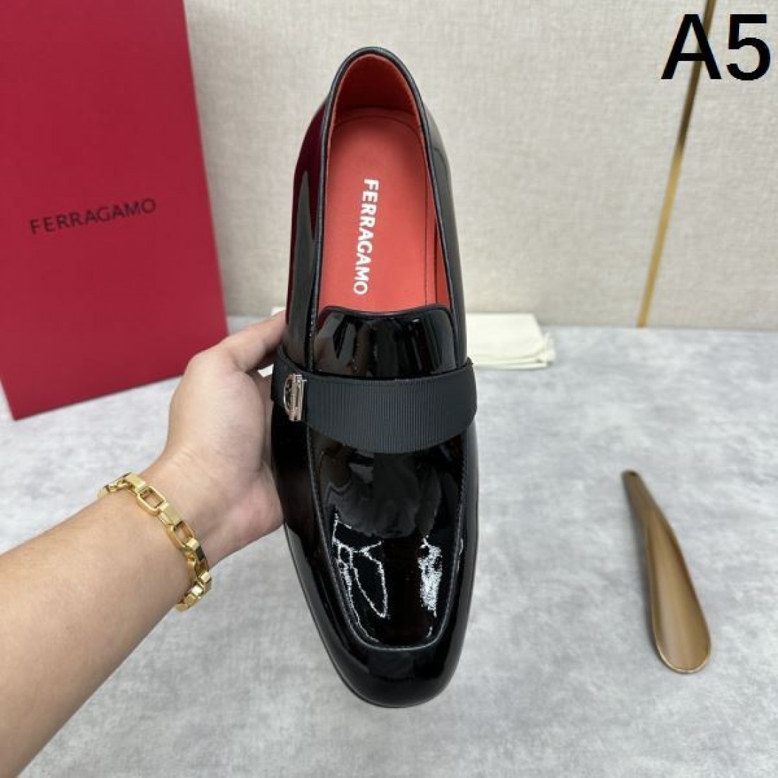 落ち着きある FERRAGAMO サルヴァトーレ フェラガモ コピー ビジネスシューズ で魅力を纏う