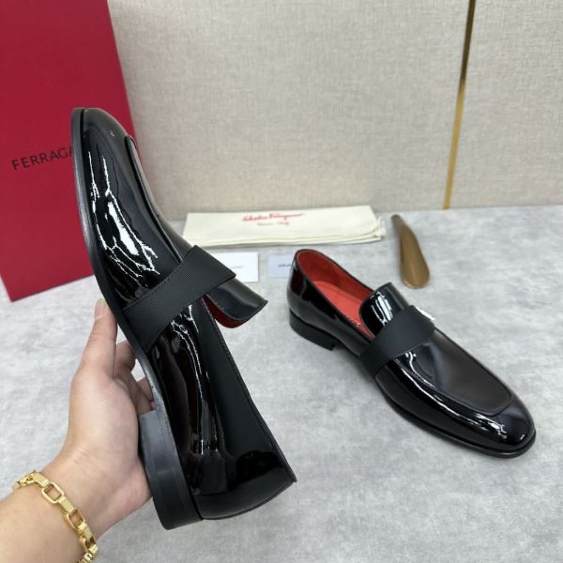 落ち着きある FERRAGAMO サルヴァトーレ フェラガモ コピー ビジネスシューズ で魅力を纏う