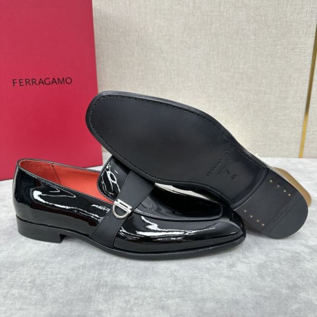 落ち着きある FERRAGAMO サルヴァトーレ フェラガモ コピー ビジネスシューズ で魅力を纏う