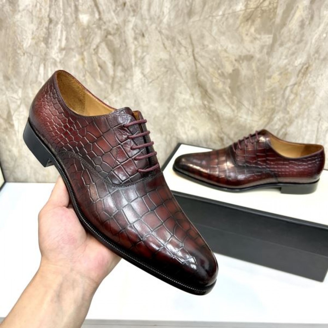 クラシカルな風格漂う グッチ コピー ビジネスシューズ GUCCIで品格を演出