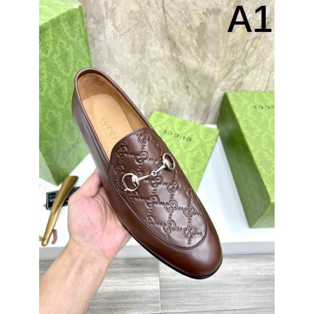機能性と美しさを両立した GUCCI コピー ビジネスシューズ グッチで知的な印象に