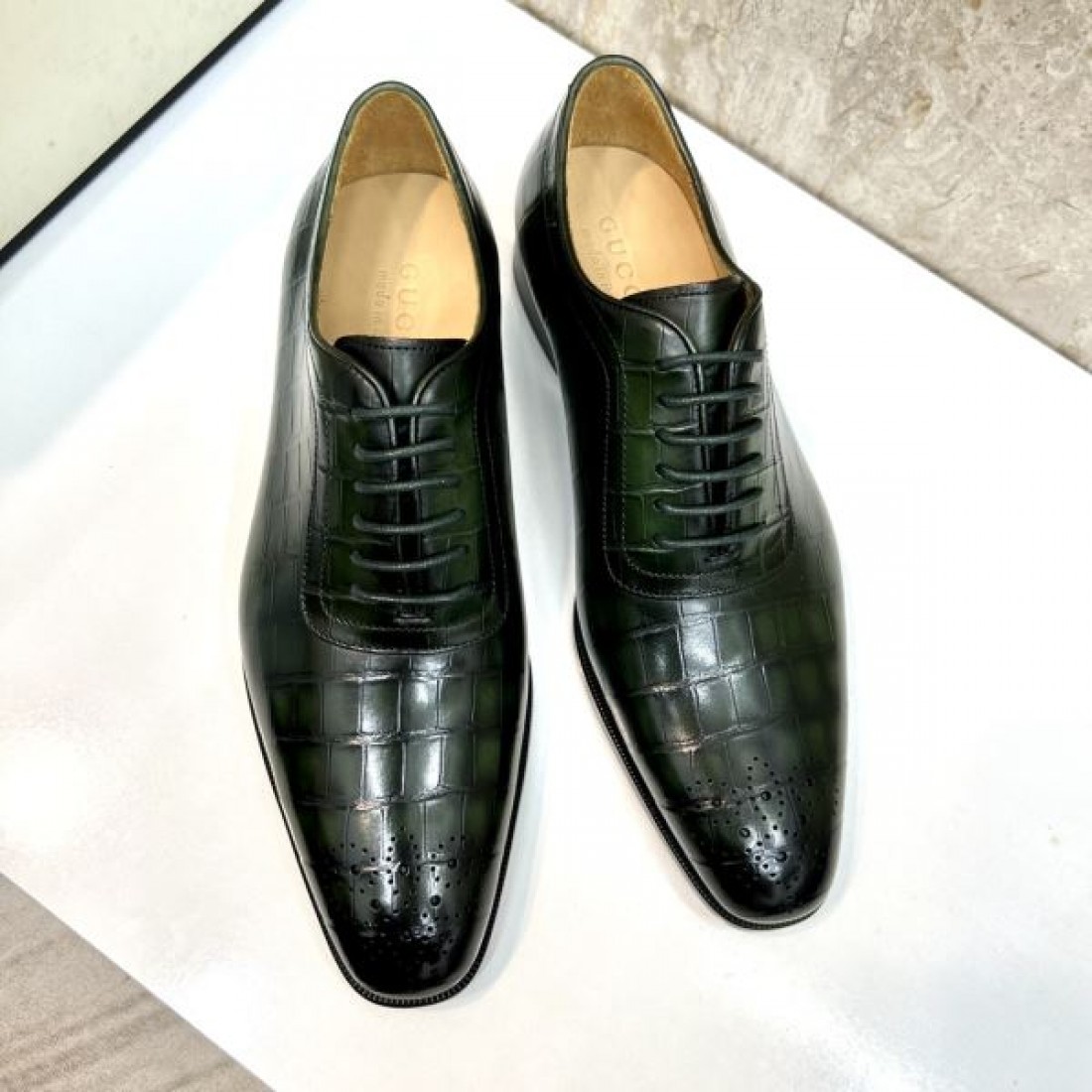  グッチ コピー ビジネスシューズ GUCCIこだわりのディテールが光る一足