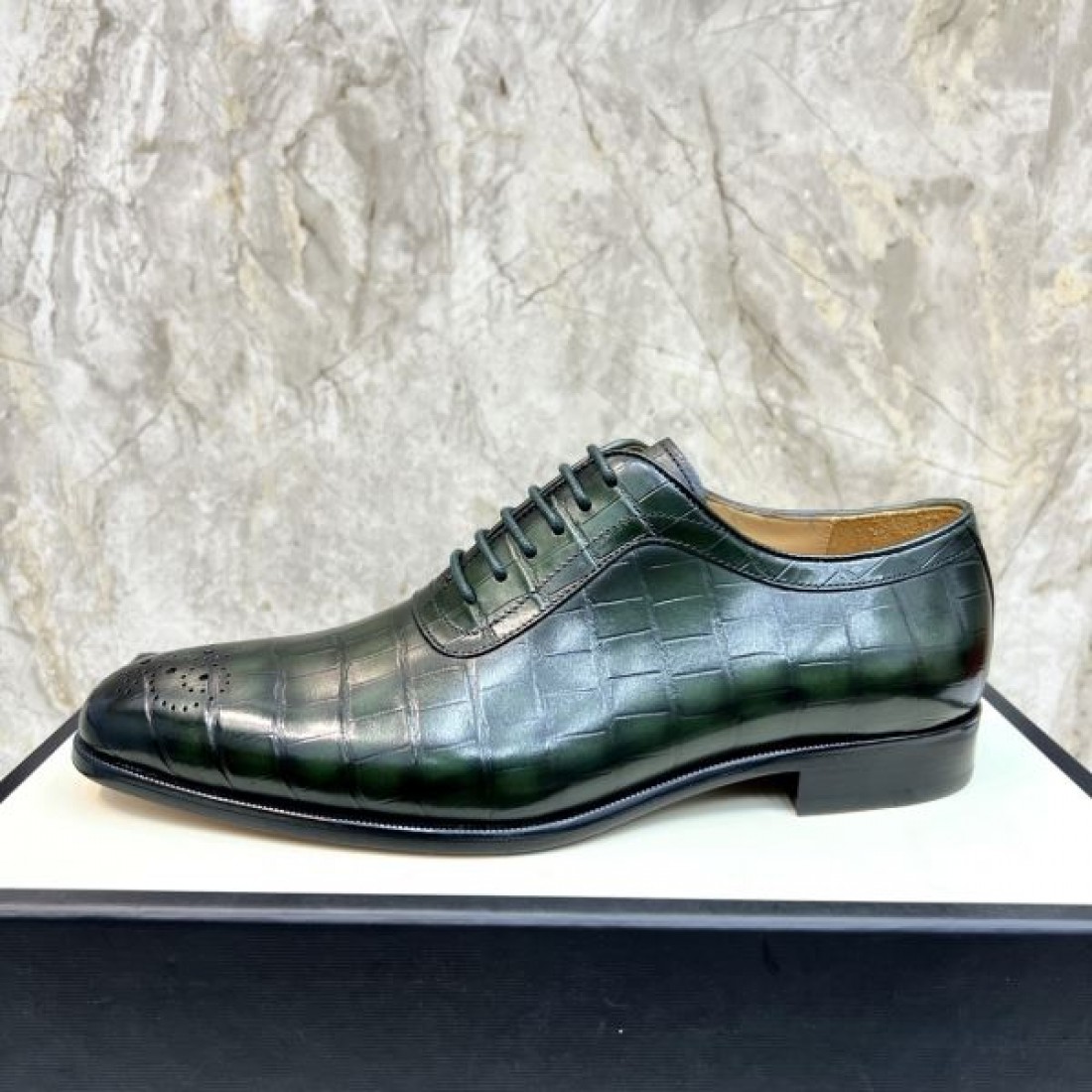  グッチ コピー ビジネスシューズ GUCCIこだわりのディテールが光る一足