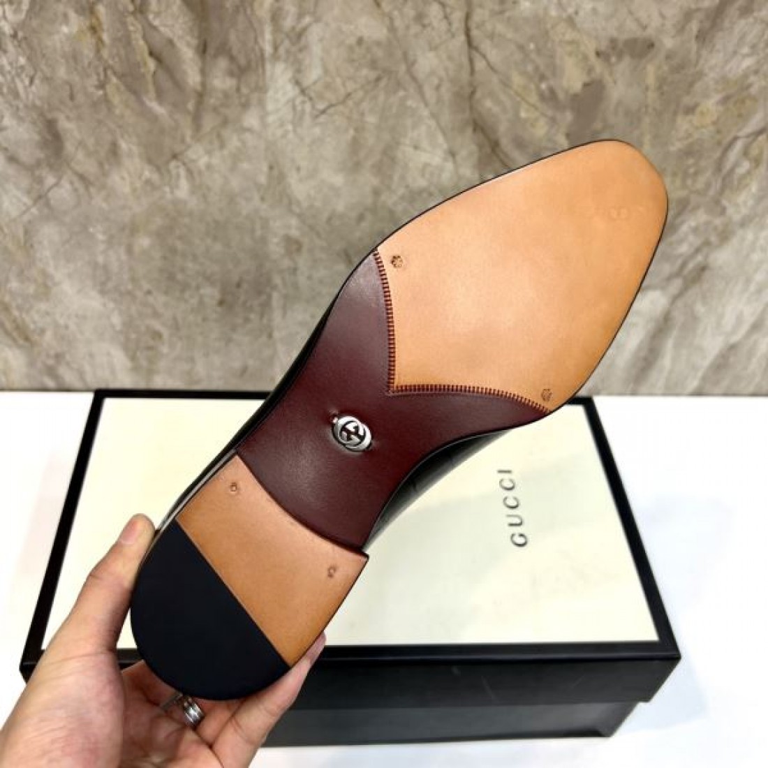  グッチ コピー ビジネスシューズ GUCCIこだわりのディテールが光る一足