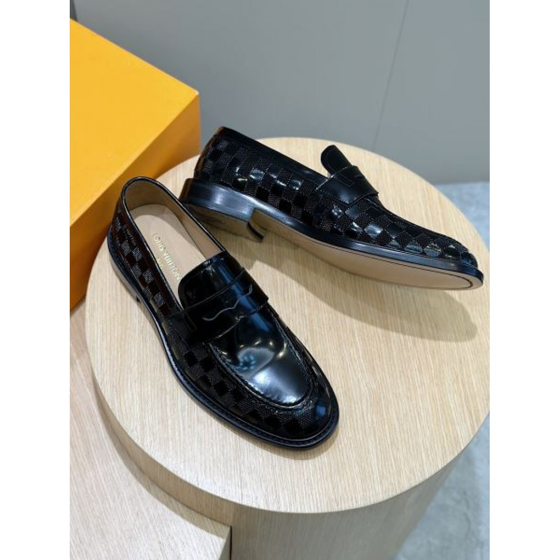 端正でスタイリッシュな LOUIS VUITTON ルイヴィトン コピー ビジネスシューズ 