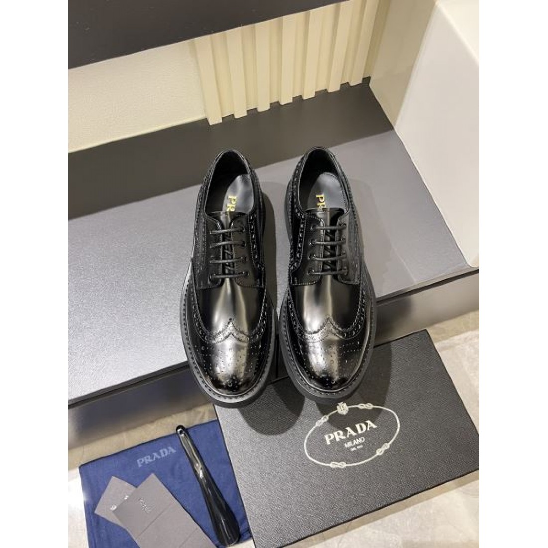  優雅で風格漂う PRADA プラダ コピー ビジネスシューズ 洗練された履き心地