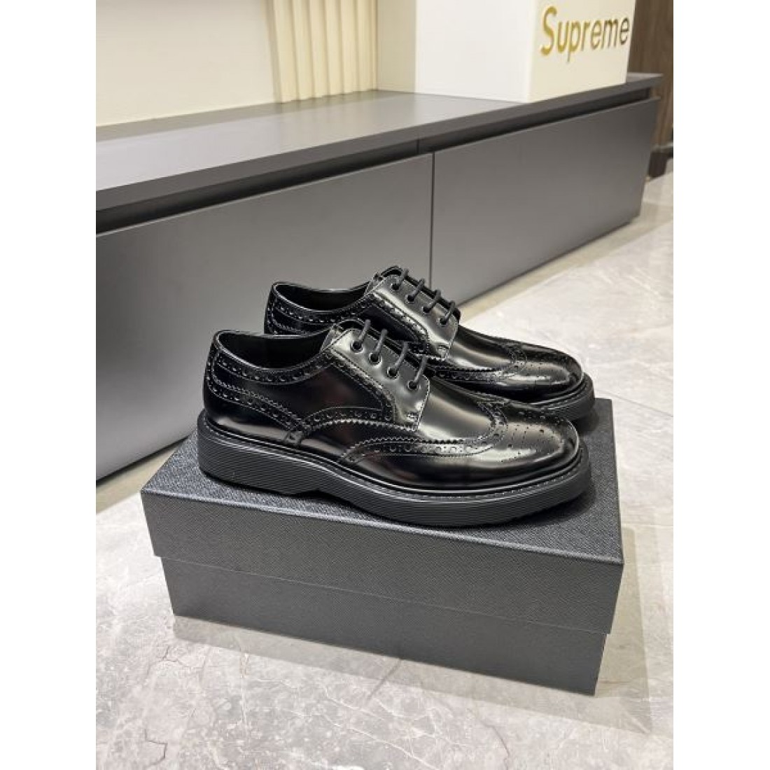  優雅で風格漂う PRADA プラダ コピー ビジネスシューズ 洗練された履き心地
