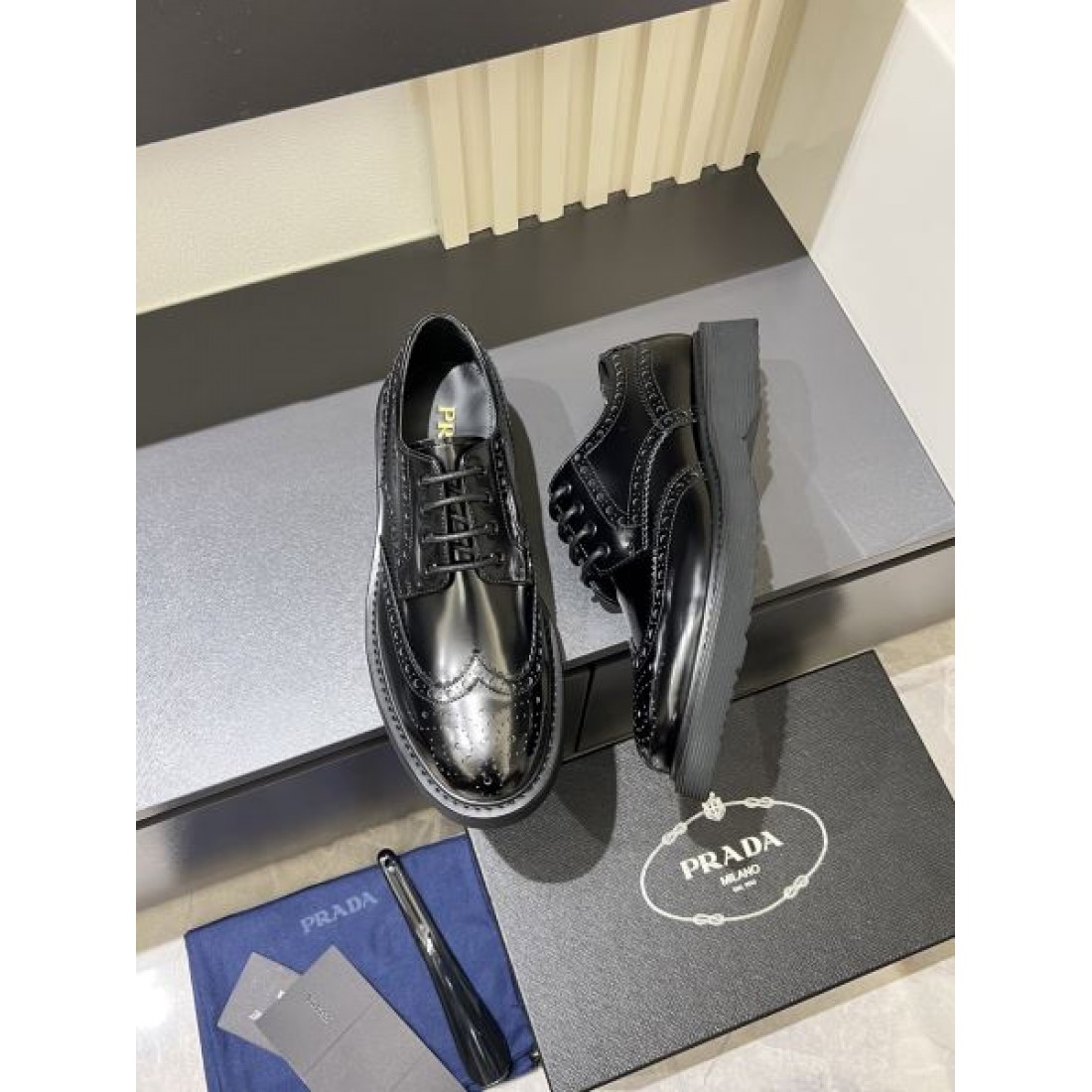  優雅で風格漂う PRADA プラダ コピー ビジネスシューズ 洗練された履き心地