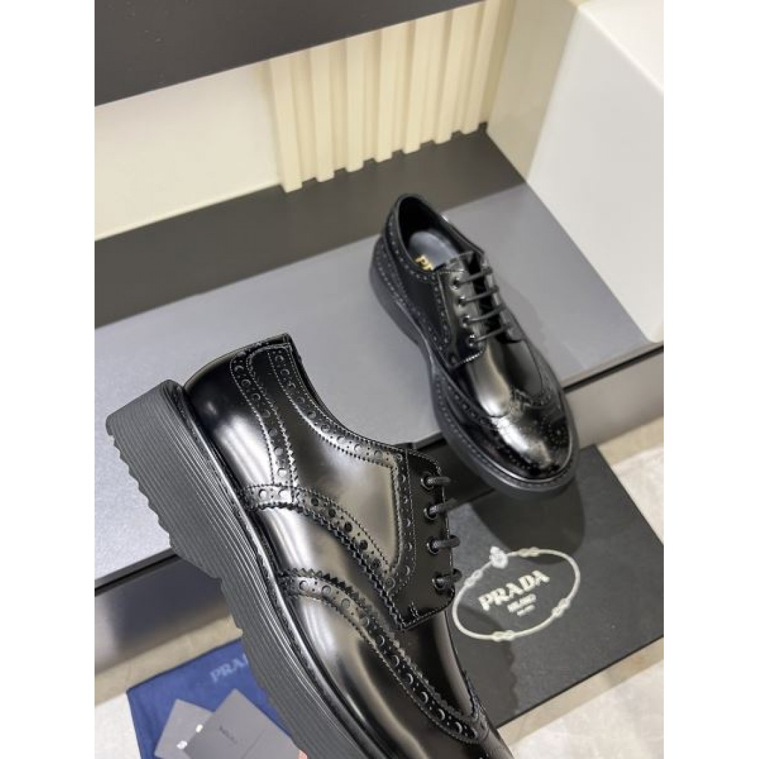  優雅で風格漂う PRADA プラダ コピー ビジネスシューズ 洗練された履き心地