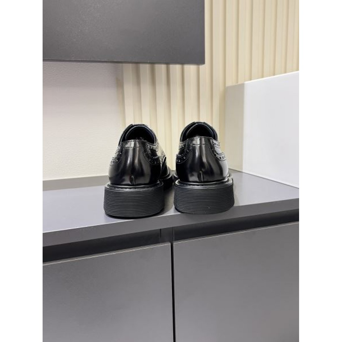  優雅で風格漂う PRADA プラダ コピー ビジネスシューズ 洗練された履き心地