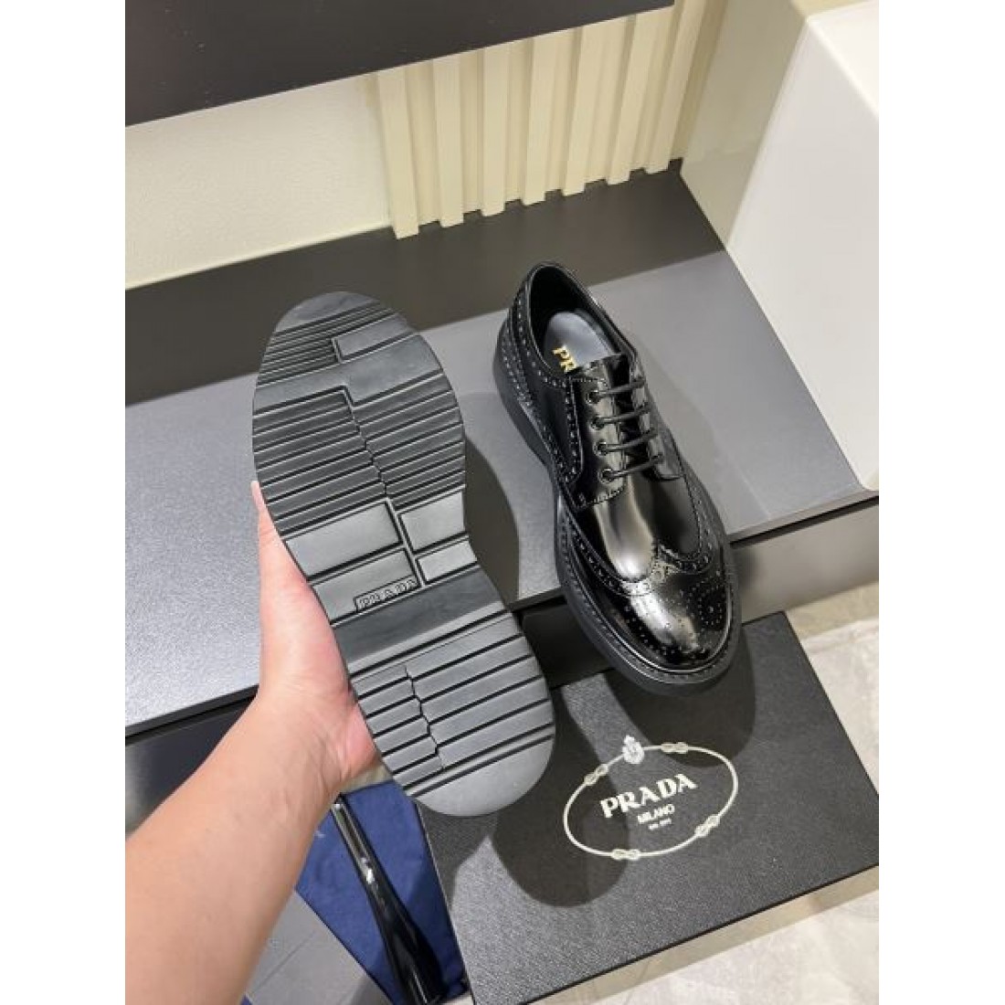  優雅で風格漂う PRADA プラダ コピー ビジネスシューズ 洗練された履き心地