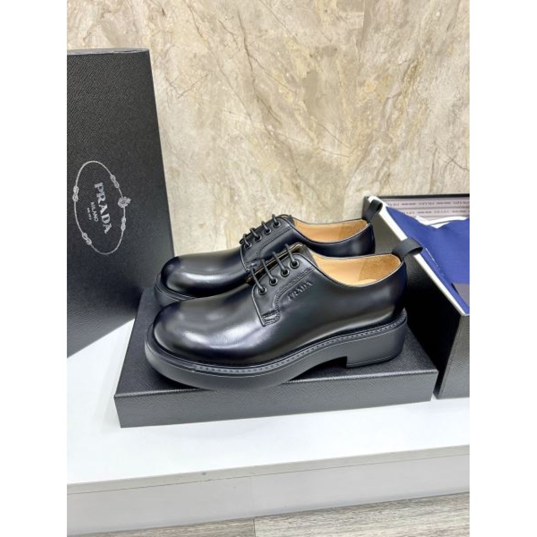 スタイリッシュな印象を与える プラダ コピー ビジネスシューズ PRADA 実用性も抜群