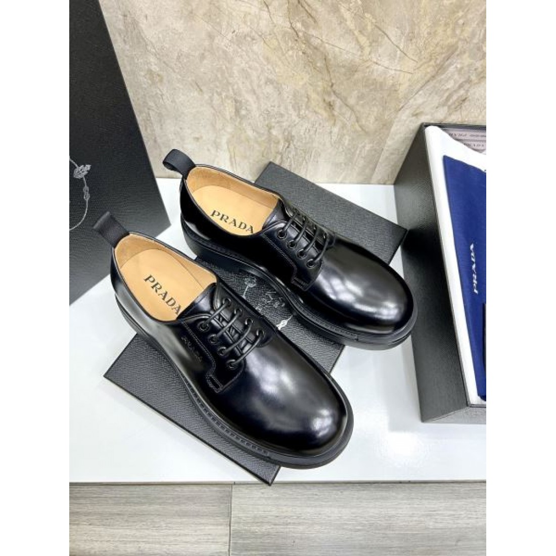 スタイリッシュな印象を与える プラダ コピー ビジネスシューズ PRADA 実用性も抜群