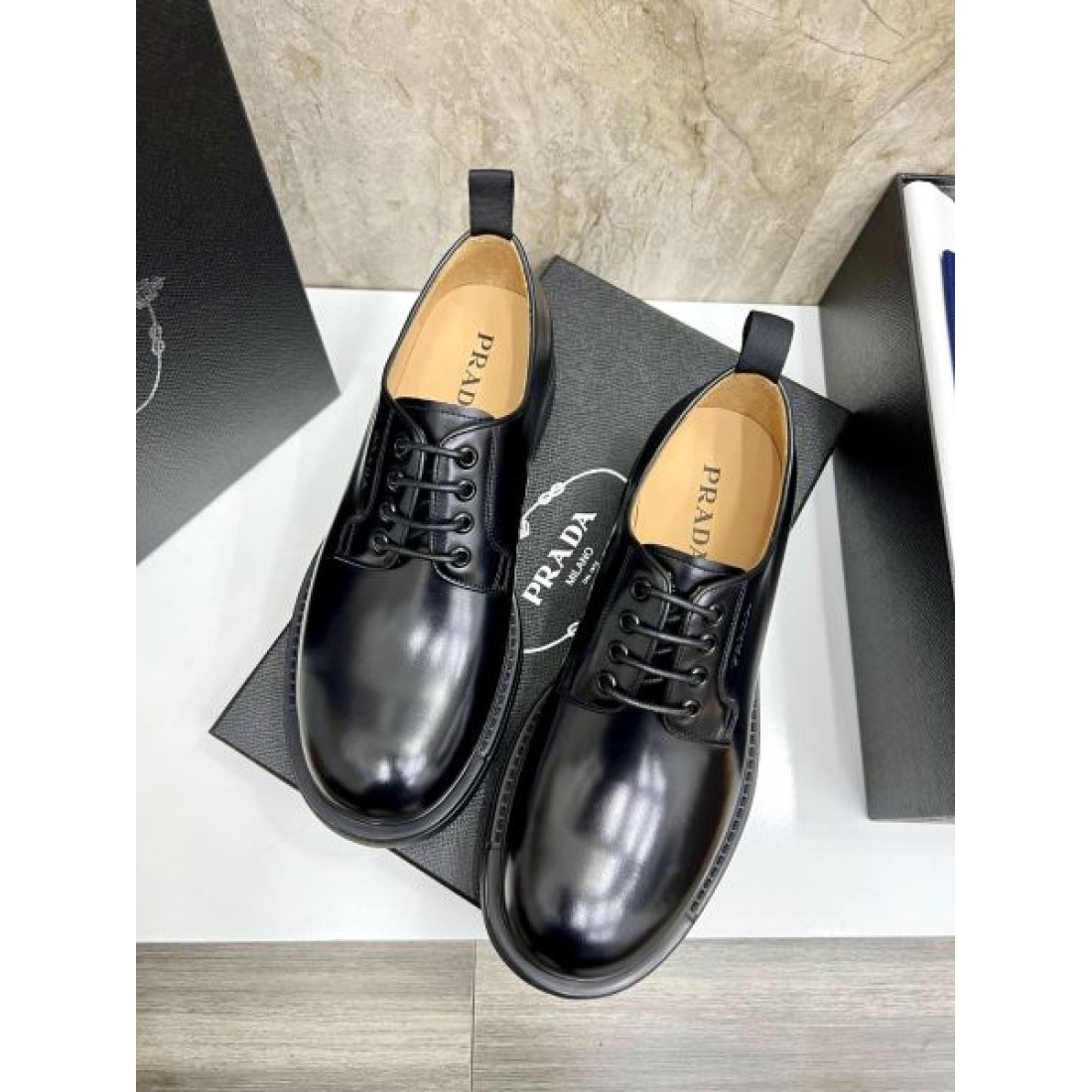 スタイリッシュな印象を与える プラダ コピー ビジネスシューズ PRADA 実用性も抜群