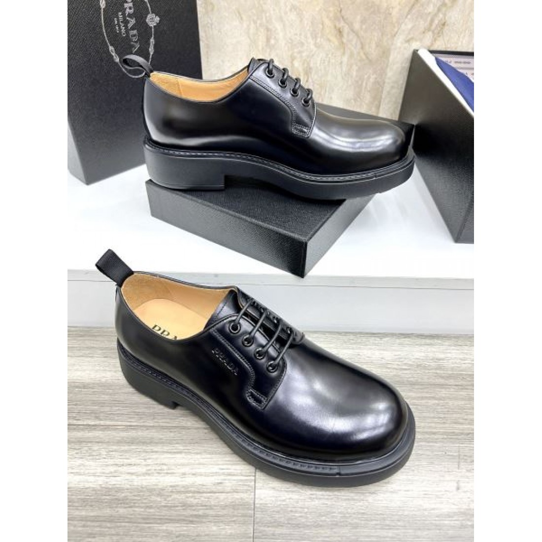スタイリッシュな印象を与える プラダ コピー ビジネスシューズ PRADA 実用性も抜群